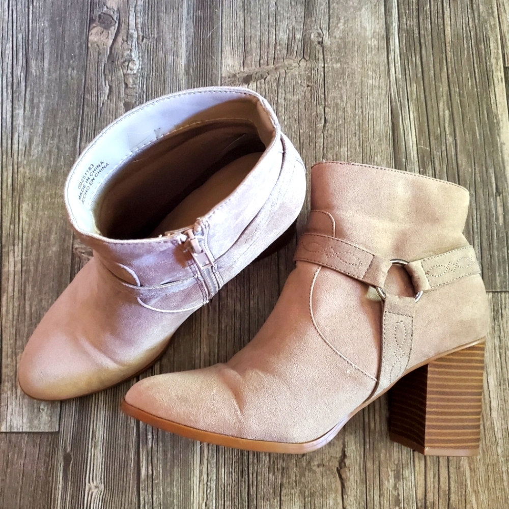 Forever 21 EUC Tan Booties